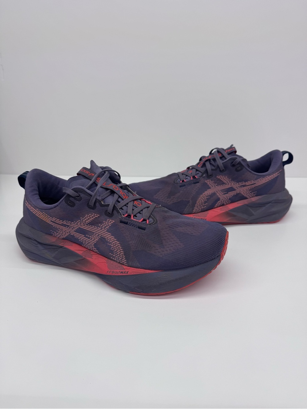 ASICS Men's Novablast 5 Running Sneakers